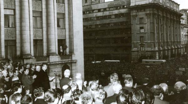 ziua in care ceau escu a fost erou in presa comunista a aparut dumnezeu