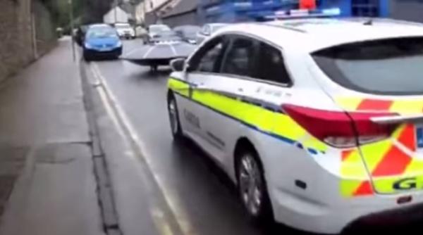 scena ocanta pentru locuitorii unui oras irlandez ce urmarea ma ina poli iei