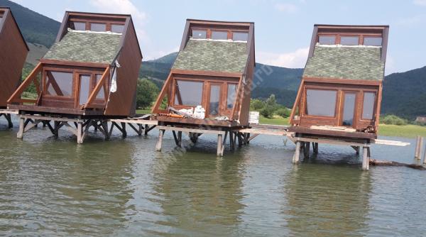 primul sat de vacan a lacustru din romania