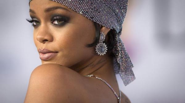 rihanna i a ocat fanii imaginea cu degetul artistei rupe netul
