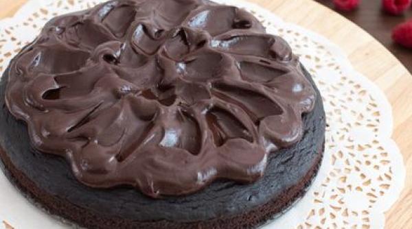 cel mai simplu tort de ciocolata o reteta rapida