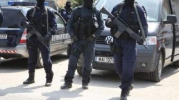 la fel ca in sua poli i tii romani au voie sa traga cu arma suspec i