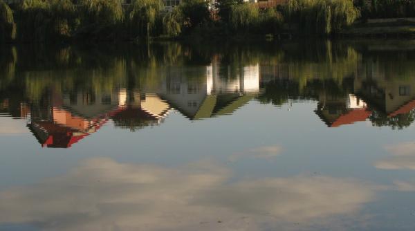 oc intr un lac din romania oamenilor nu le vine sa creada