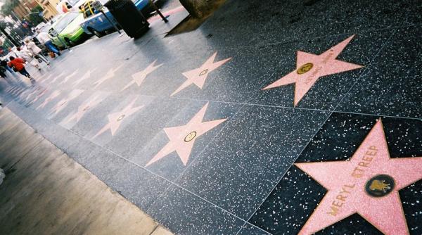 un celebru cantare a primit o stea pe hollywood walk of fame