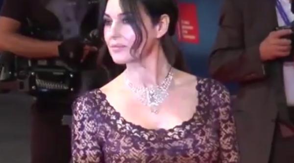 monica belluci aparitie spectaculoasa la venetia video