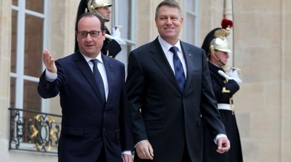 francois hollande este primit la palatul cotroceni