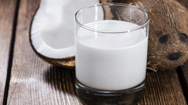3 beneficii ale laptelui de cocos