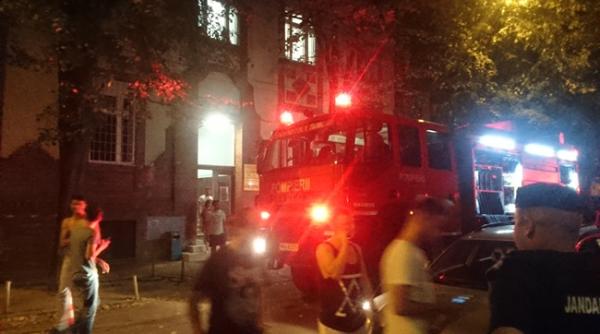 400 de studen i evacua i din camin