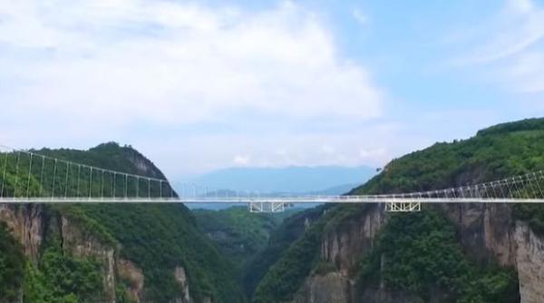 cel mai mare pod de sticla a fost inchis