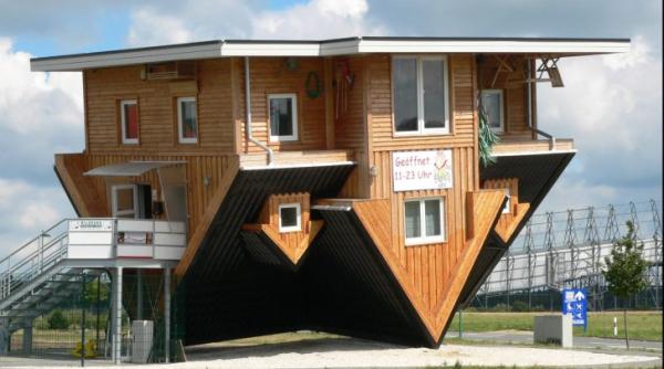 casa in care dormi i te plimbi pe tavan cum arata camerele