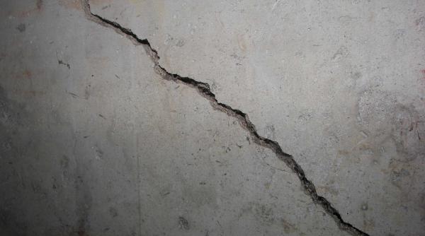 peretii scolii s au crapat dupa cutremurul de pe 24 septembrie