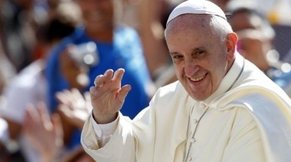 papa francisc invitat in romania de episcopii catolici