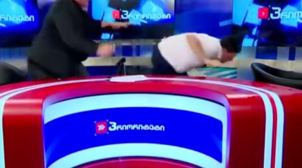 bataie intre politicieni intr o dezbatere la televiziune video