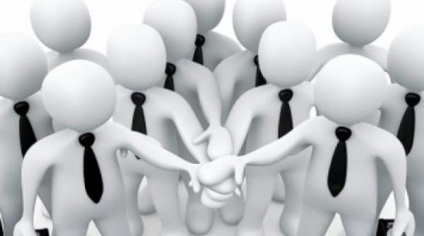 excludere din partid conducerea pune pumnul in gura