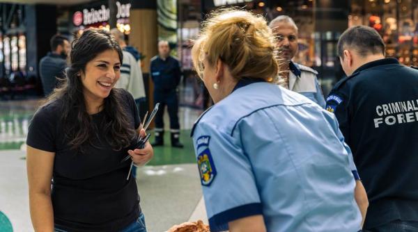 poli ia angajeaza tot ce trebuie sa tii