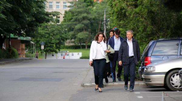 dormi i bine domnule prim ministru romania e vanduta pe buca i