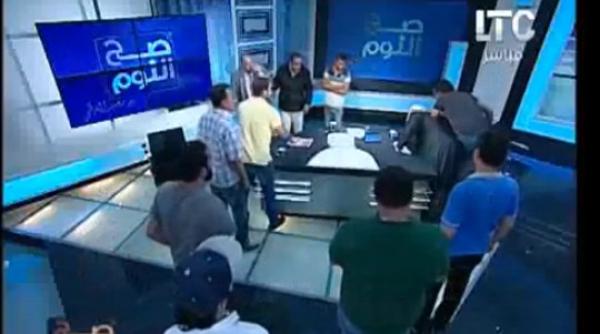 scandal in direct invitat batut cu pantoful