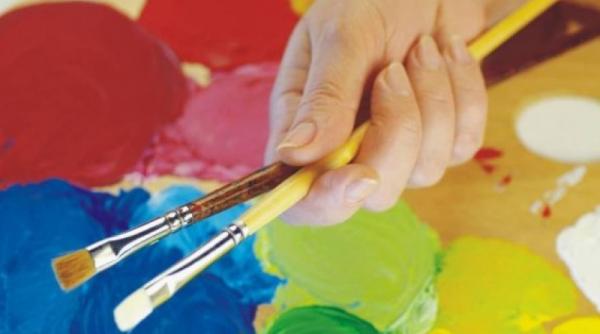 prima aplica ie din romania pentru promovarea arti tilor plastici