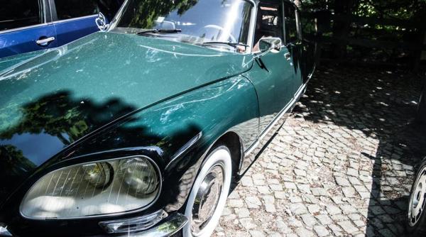 ma ini de epoca in centrul capitalei la retro parada toamnei 2016