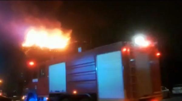 incendiu in capitala pompierii au intervenit cu 12 autospeciale