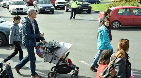 mini tri din guvernul ciolo in strada vrem politici potrivite