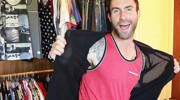 adam levine acuzat de violen a domestica