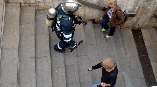 alerta cu bomba la metrou in bucure ti sta iile inchise