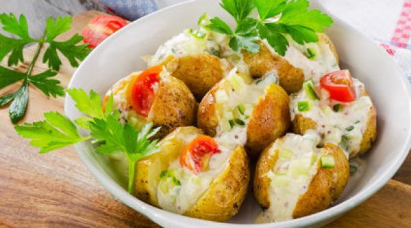 cartofi copti cu bacon si cascaval