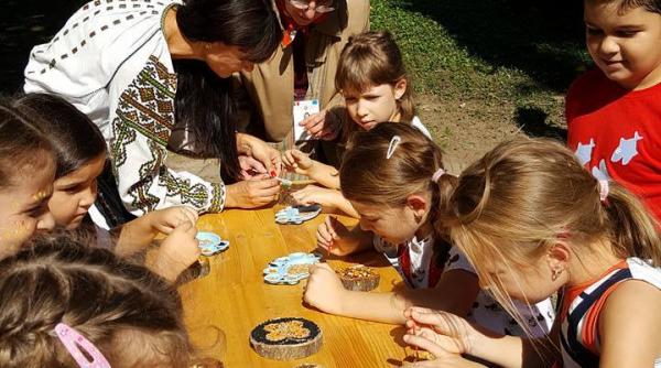 sustinem valorile romanesti povestile iei covoarelor opincilor si mastilor romanesti