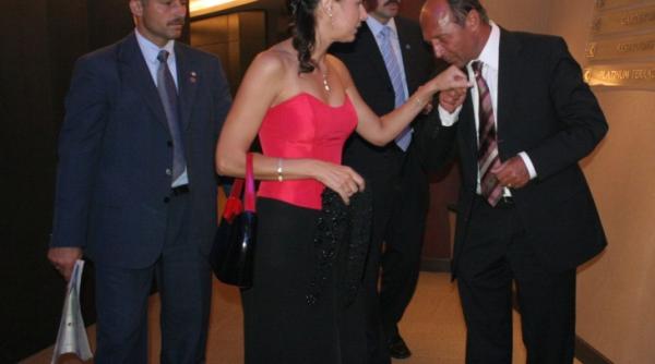 traian basescu i corina dragotescu moment ne tiut basescu e in stare de orice