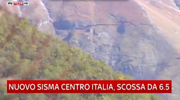 cutremur italia fisura uria a intr un munte dupa ultimul seism
