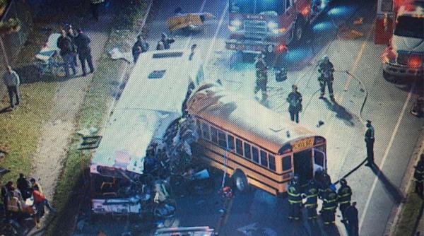 doua autobuze s au ciocnit 6 mor i i mul i rani i