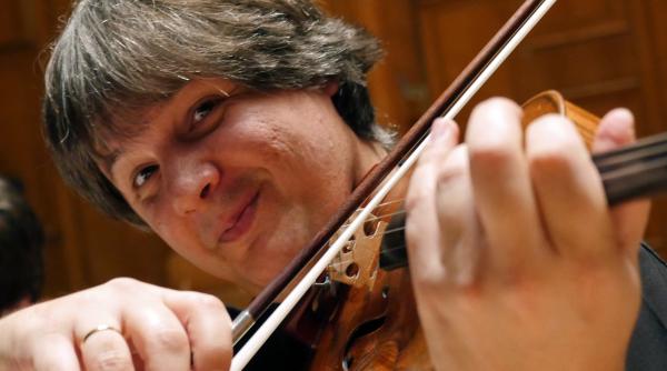 pe aripile muzicii liviu prunaru canta bernstein la sala radio pe vioara stradivarius pachoud