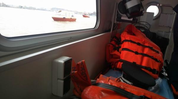 accident grav in delta dunarii intre doua alupe in care se aflau 14 persoane