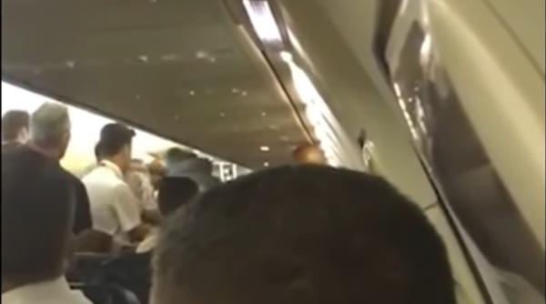 aterizare de urgen a dupa ce un ca iva romi s au luat la bataie video