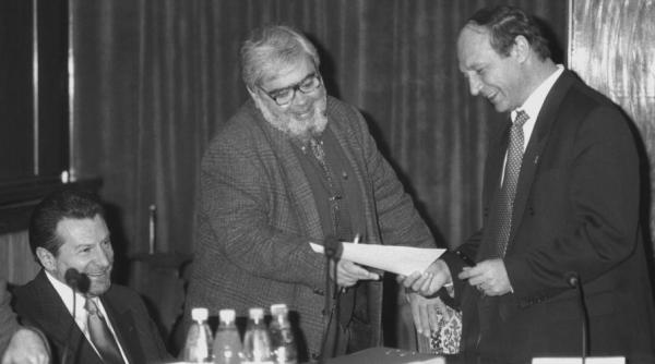 basescu se cearta cu ple u are o mare infirmitate doctorii nu au proteze