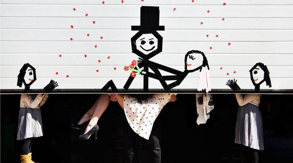 teatrul indart o noua comedie in cadrul programul duminicilor la teatru