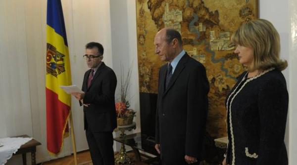 basescu hotarat sa il dea in judecata pe dodon daca il lasa fara ceta enia repubicii moldova
