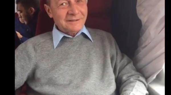 alegeri parlamentare 2016 basescu in tren il copiaza pe ciolo