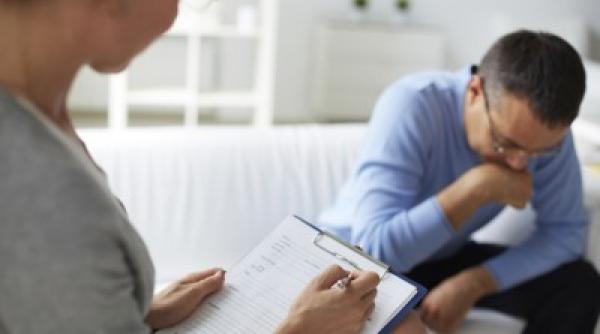 bancul zilei o pereche merge la terapeut