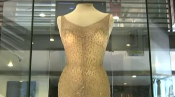 suma colosala platita pentru rochia purtata de marilyn monroe la ziua lui kennedy