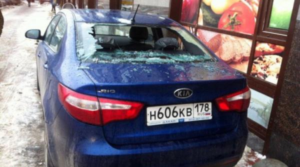 polul frigului la sankt petersburg ru ii au postat fotografii cu ma inile distruse de ur uri