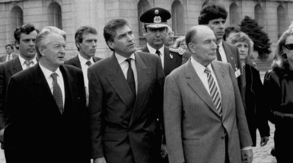 de ce nu i a parasit mitterrand so ia de i i i iubea nebune te amanta