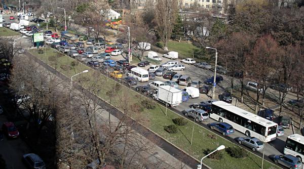 metrorex  traficul in intersectia drumul taberei cu strada lt nicolae gaina  deschis de luni pe trei benzi