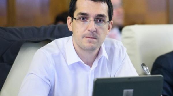 vlad voiculescu ministrul sanata ii s a ales cu o plangere penala