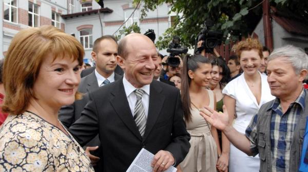 traian basescu pleaca in republica moldova pentru a evalua situa ia