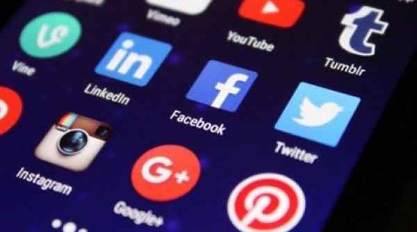 gigant al re elelor de socializare acuzat ca vinde datele utilizatorilor