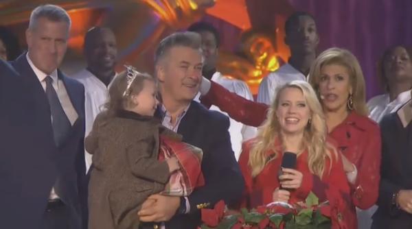 alec baldwin i kate mckinnon au aprins luminile bradului de craciun de la rockefeller center