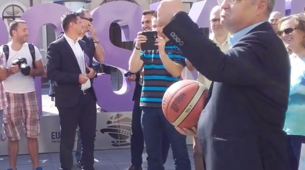 boc i vicepremierul s au jucat popice i tenis de masa