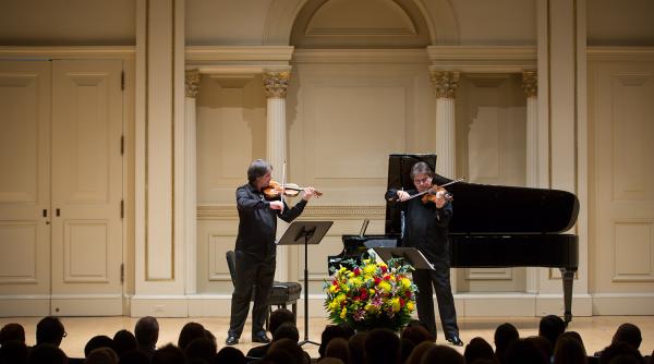 duelul viorilor o defilare muzicala de succes in sua